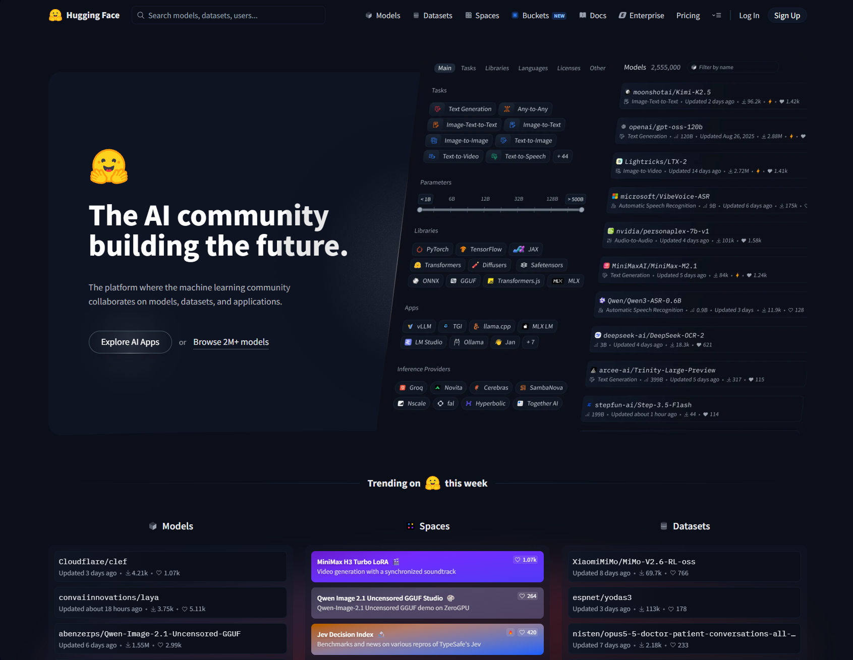 Hugging Face homepage in donkere weergave met de AI-community, modellen, datasets en Spaces.